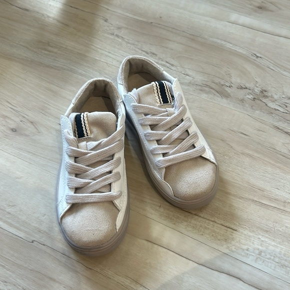 Mia Toddler Tennis Shoe - Picture 2 of 2
